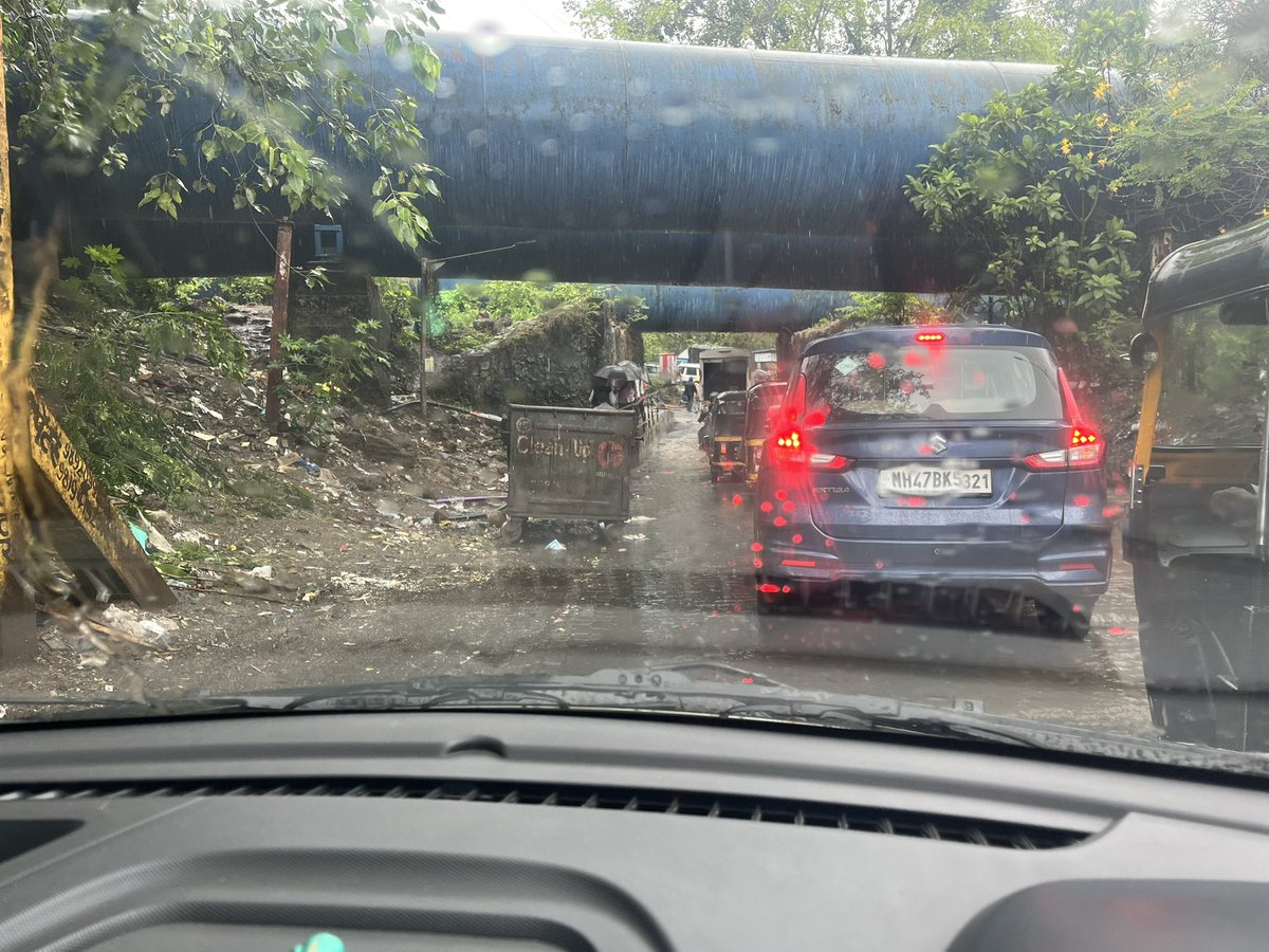pmsinghania's tweet photo. Garbage bins on road block 1/3rd of the lane and cause traffic jam of over 45 mins every single day at the exit of Aarey Road (towards Powai) - Morarji Nagar @mybmc 
@CMOMaharashtra #Aarey #AareyRoad
Ridiculous and Shame on the authority
We Mumbaikars are extremely tolerant https://t.co/9aUHiPqwVr
