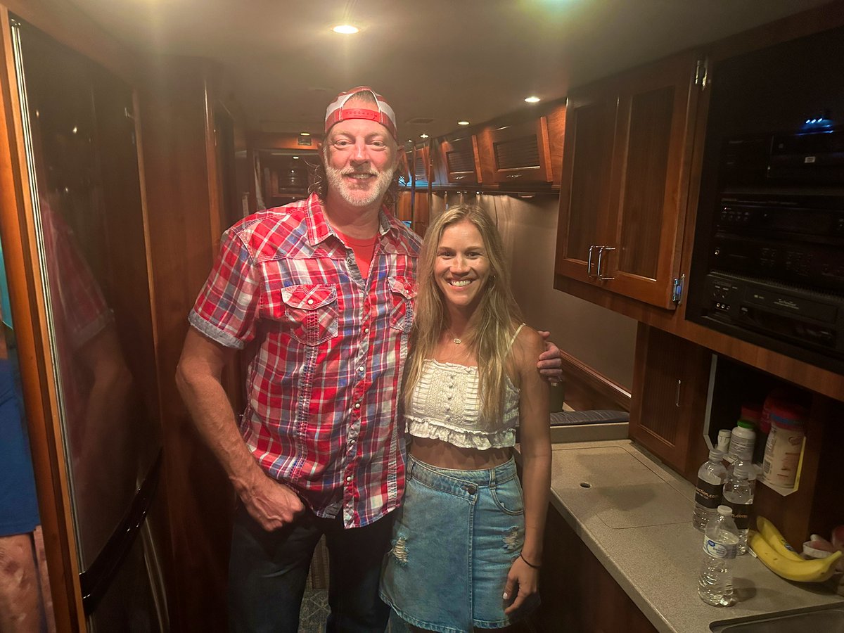 Got to open up for @darrylworley tonight!!!! What a fun night!! So many great songs and LOVE the new version of Have We Forgotten! 🇺🇸 #darrylworley #haveweforgotten