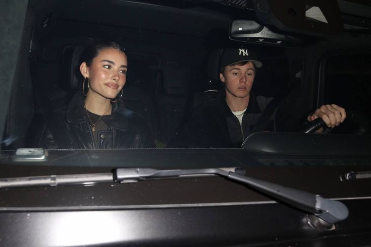 posttwashington's tweet photo. 💔 | Após rumores de que não havia mais nada entre Hailey Baldwin e Madison Beer, a cantora apareceu essa noite com Nick Austin. Os dois foram flagrados entrando em um cinema drive-in, reforçando que ambas estão seguindo em frente. https://t.co/VU846nNSWW