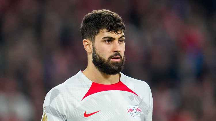 ftbldiscuss's tweet photo. Manchester City are preparing a bid worth £75M +add ons for Leipzig Defender Joško Gvardiol 🔵 https://t.co/hUsB6YdBdA