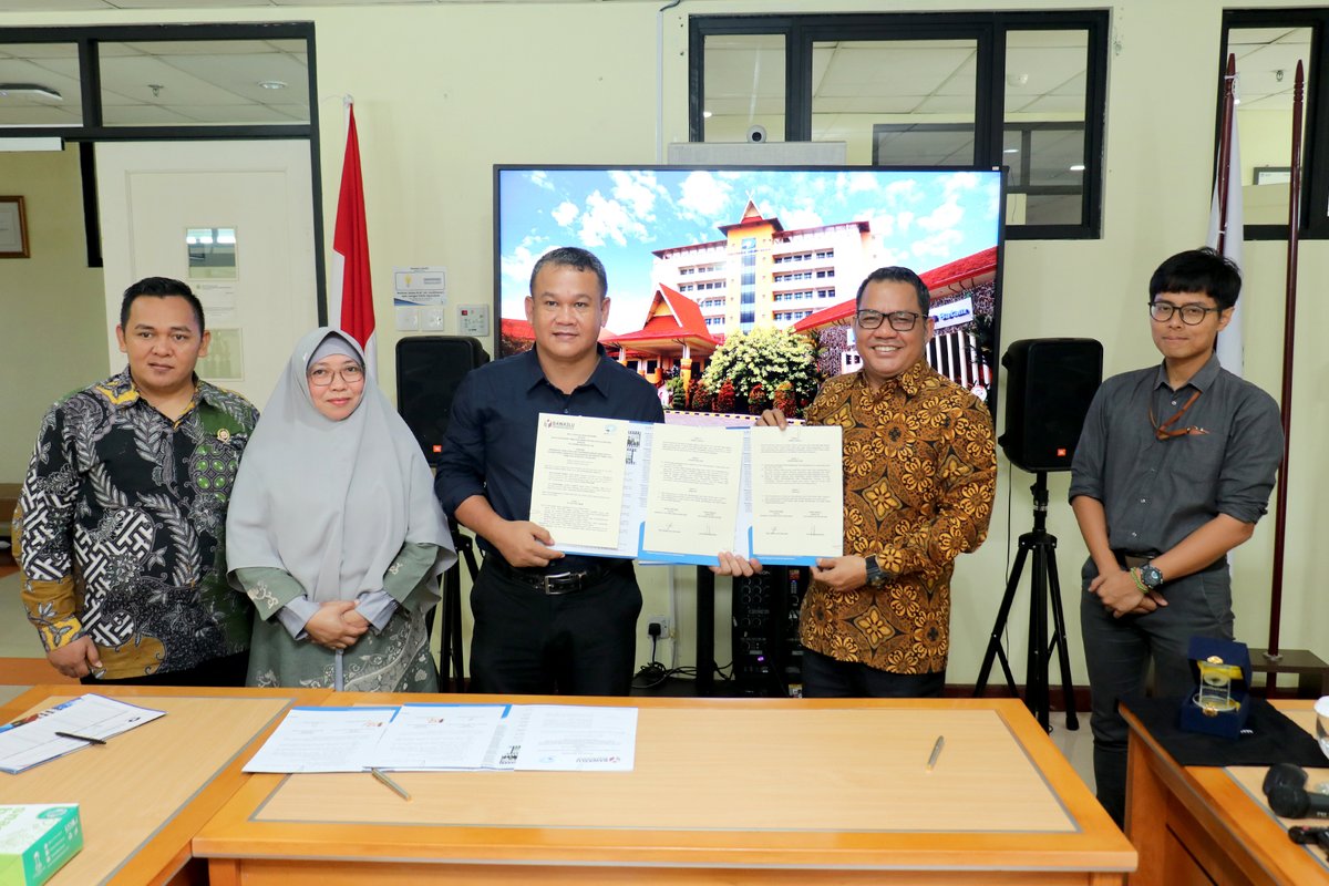 polibatam_'s tweet photo. Dukung Kesuksesan Pemilu serentak 2024, Polibatam melakukan penandatanganan MoU dan MoA dengan Bawaslu Provinsi Kepulauan Riau
Hai #SobatPolibatam berita selengkapnya silahkan klik https://t.co/7sEKuwpneL
Salam Polibatam
#Polibatam #HumasPolibatam #MoU #MoA #KampusPBL https://t.co/KQ4E5jIx7t
