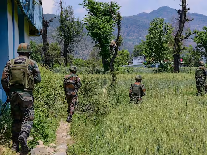 ShimonaSharma3's tweet photo. As per reports, an operation was launched by District Police, #Poonch along with the Special Operations Group (#SOG) and the local unit of the #IndianArmy in the Dabi Dharti area of the #Balakot sector of Poonch.
#RajouriAttack #OPTrinetra https://t.co/pjMPspbvRp