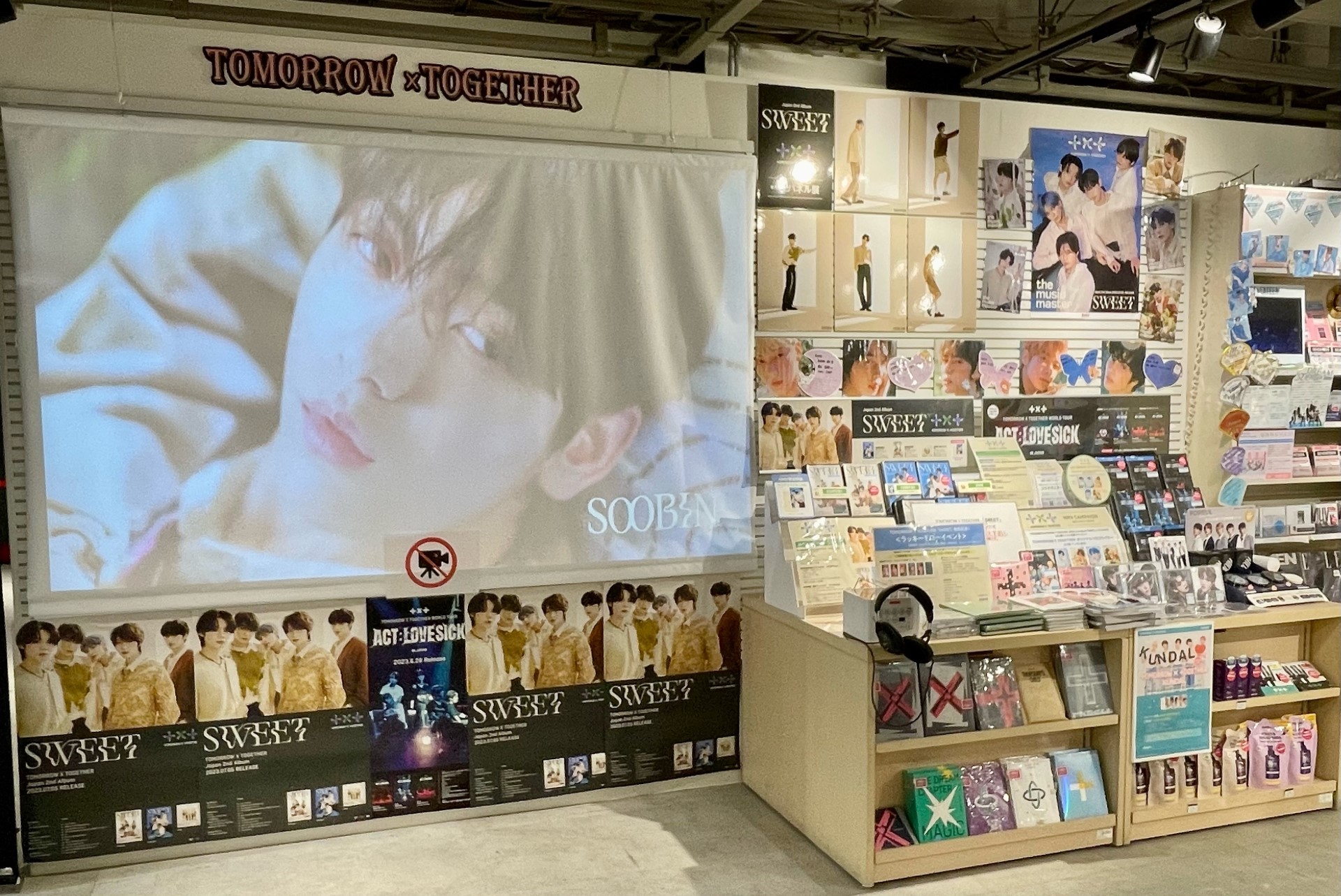 ⭐️非売品⭐️ TXT TOMORROWXTOGETHER 店内展示用パネル 非売品 TXT TOMORROWXTOGETHER 店内展示用パネル 【公式通販】