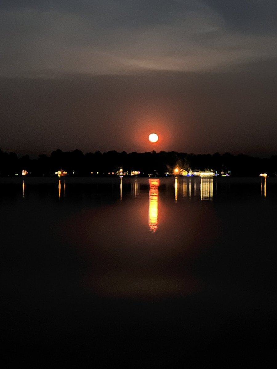 tzuck19's tweet photo. @jimrome Cloverleaf Lakes Moon https://t.co/m37ZnGhPC3