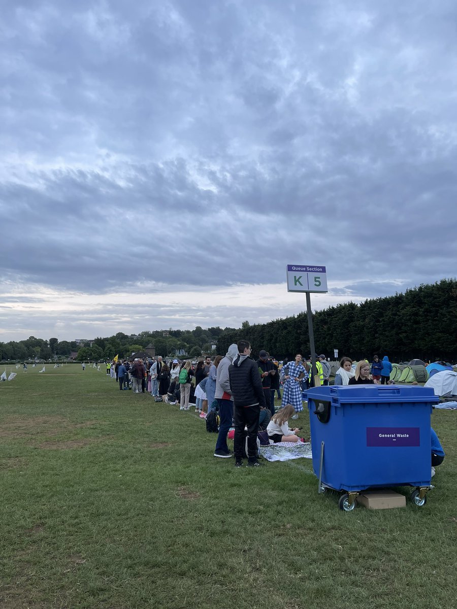 vince_gannon's tweet image. Early start today 🥱 #Wimbledon #thequeue #wimbledonqueue