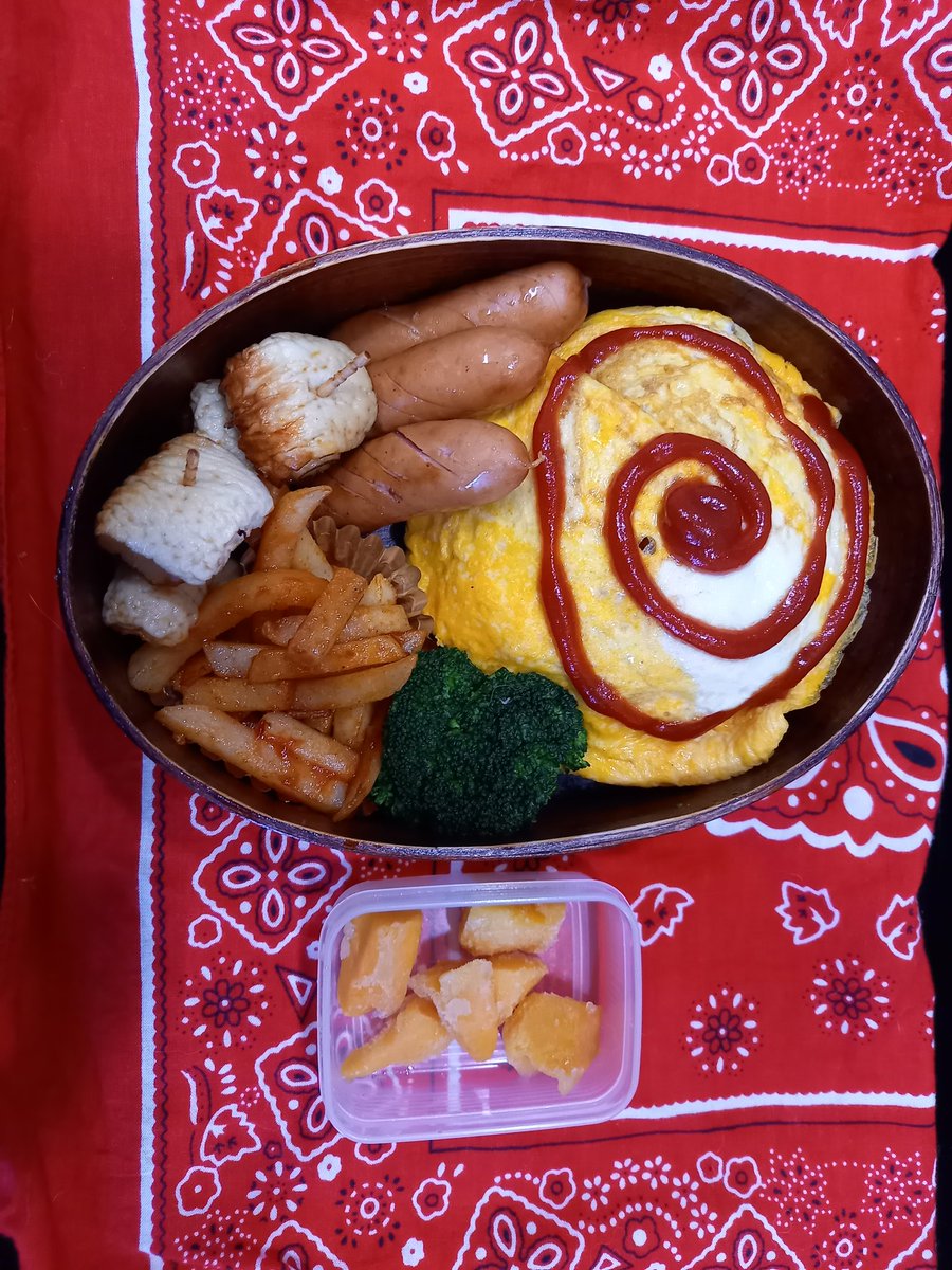 yysrlovesin2002's tweet photo. こんにちわ😃
次男息子ちゃん弁当🍱
…今日も遅刻するって朝起きないんだなぁ😅
単位取れんのか？！
続けてだからぶちギレたら…無言で
自分で起きて準備して学校へ
結果遅刻していったんだけど…
変なくせついて参ったなぁ😢
お母さんをやめたいと思ったことありますか？
#高校生弁当 
#曲げわっぱ https://t.co/teJCRK4mnZ