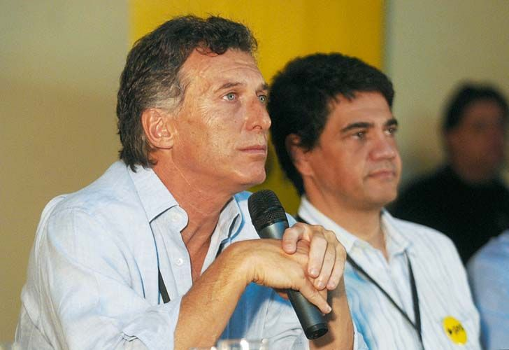 basta_kks's tweet photo. Mientras Mauricio y Jorge Macri reconstruían la Ciudad de Buenos Aires,  
Martin Lousteau era funcionario de Cristina
MEMORIA !!!! https://t.co/2NPjB0iXGR