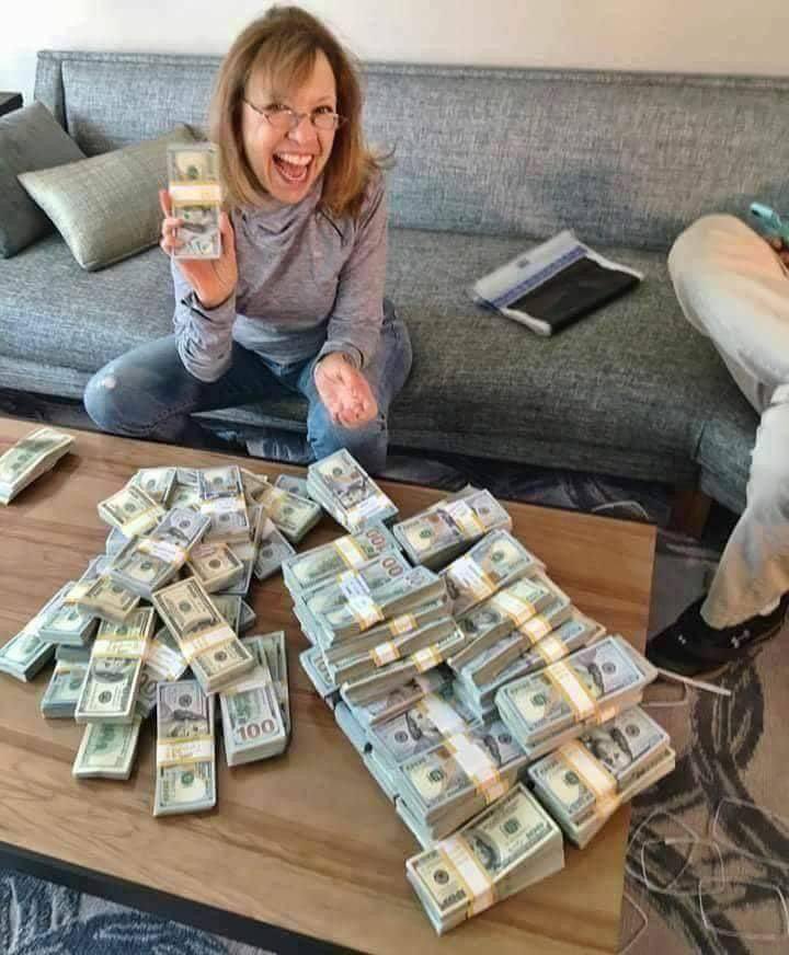 Hello I’m Ms Mavis Wanczyk,the powerball lottery winner of $758 million I’m here to help my followers with $300,000.00 and I’ve been helping a lot of people including charity organizations claim today and be among the lucky winners. https://t.co/UspgwhEZ4T