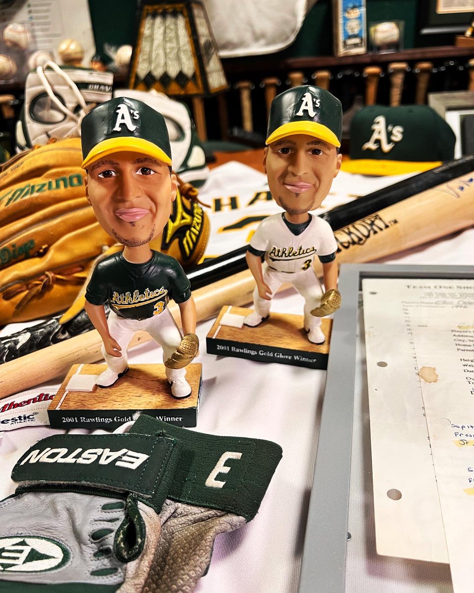 norcalnodders's tweet photo. Chavy + player bobbleheads + gamer gear is pretty cool. I scored some batting gloves so I made an homage post with his first SGA bobblehead. 

The good ole days #ericchavez #athletics https://t.co/3GnnainZKX