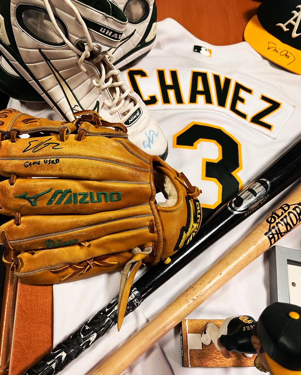 norcalnodders's tweet photo. Chavy + player bobbleheads + gamer gear is pretty cool. I scored some batting gloves so I made an homage post with his first SGA bobblehead. 

The good ole days #ericchavez #athletics https://t.co/3GnnainZKX