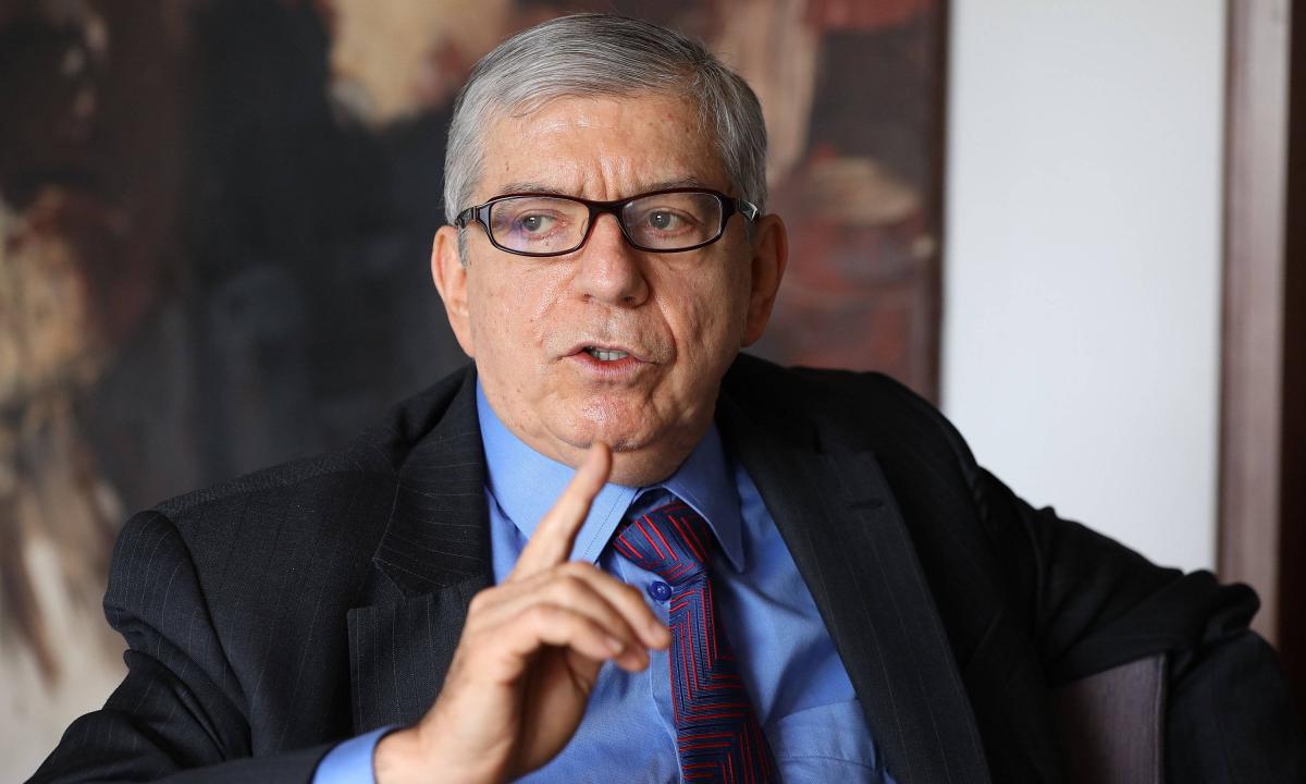 ELTIEMPO's tweet photo. Vía @PoliticaET | César Gaviria denuncia complot del gobierno para tumbar avales liberales ► https://t.co/G0GeEPI6eH https://t.co/clg5H3GtK2