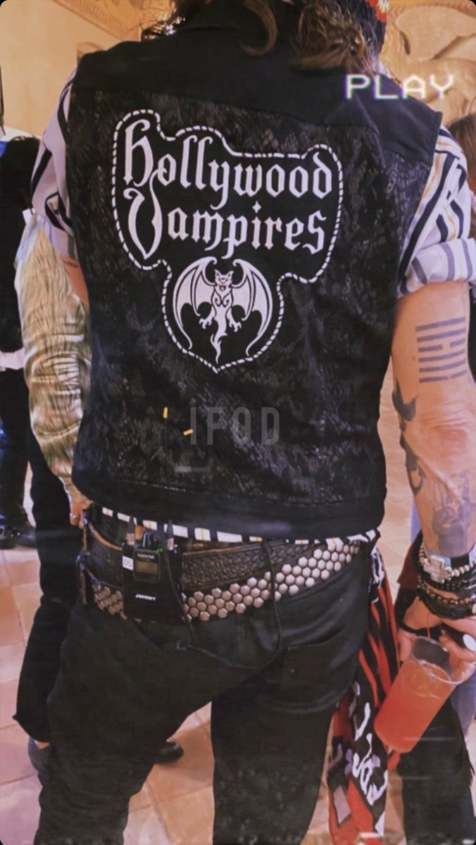 JDeppsRelatives's tweet photo. #CaptainJacksBack 😎🏴‍☠️🍑#JohnnyDeppIsALegend https://t.co/4OzAHn1VSE