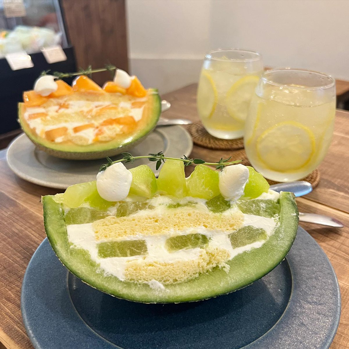 Suntygal's tweet photo. 🍈👭🍈

お友達が予約してくれて
今季も食べれて嬉しい🤤🍈♬

メロン1/4使用した
贅沢なショートケーキ🍈
ショートケーキ系あまり好みじゃないけれどこれは別🤭♬

#サーフィンをする
 #波乗り女子 
#波乗りタフ
 #海 
#海の生活 https://t.co/V8HpIKfz8B