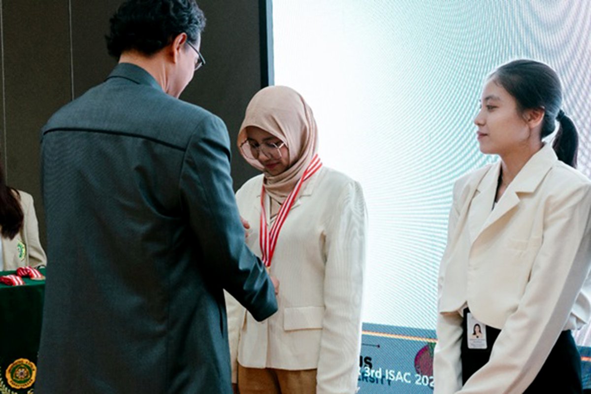 polibatam_'s tweet photo. Mahasiswi Jurusan Manajemen Bisnis Polibatam Raih Juara 1 Indonesia Sales Competition (ISAC) 2023
Hai #SobatPolibatam berita selengkapnya silahkan klik https://t.co/pPdx7Y2XNJ
Salam Polibatam
#Polibatam #HumasPolibatam #Prestasi #ISAC2023 #KampusPBL https://t.co/INQ7aITSHU