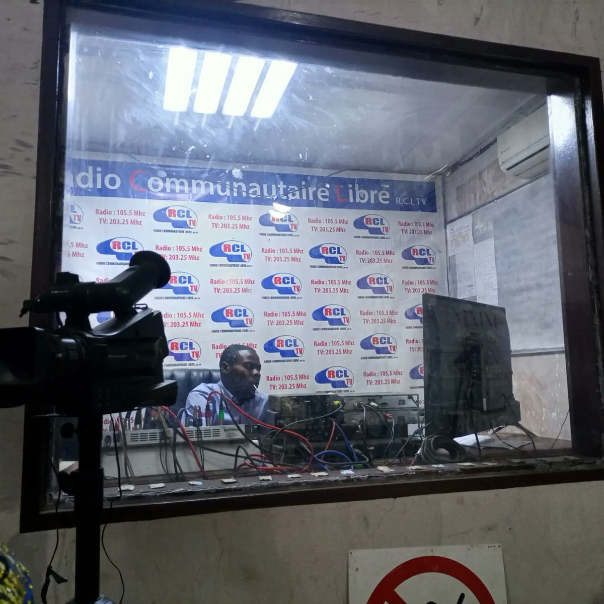 FFGRN_RDC's tweet photo. Aujourd'hui c'était une journée médias. Nous étions à la Radio communautaire Libre à Kolwezi pour que nos bénéficiaires partagent leurs expériences dans le cadre de notre accompagnement https://t.co/7oW1VrTmqZ