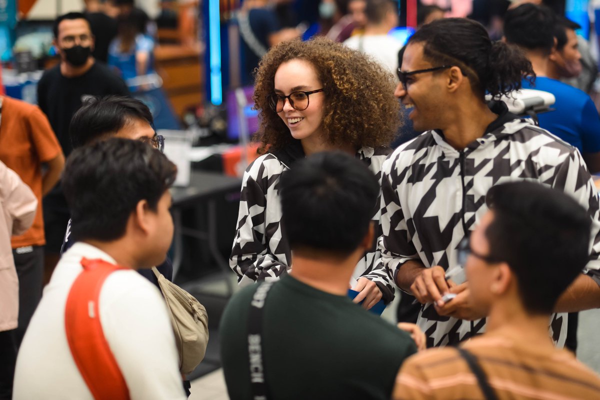 Thank you Stadium X for your unmatched loyalty to our coalition!

Click here to see the rest of the pictures: facebook.com/sprintoworld/p…

#sprinto20years
#iwearsprinto
#swapyourshades