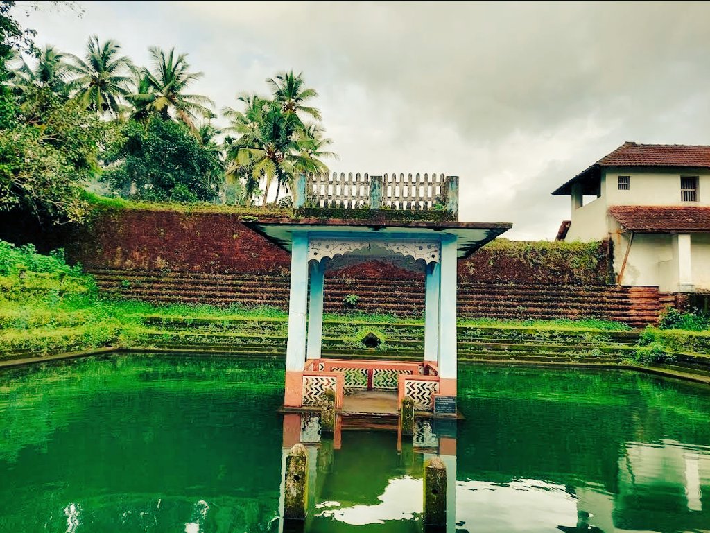 Shree Somanatheshwara Temple
Puthige, Mudbidri.
One of the oldest temple in the Karkala - moodabidre region which is believed to be existing since from 1400 AD.
#mudbidri #templesofkarnataka #ancienttemple #shiva