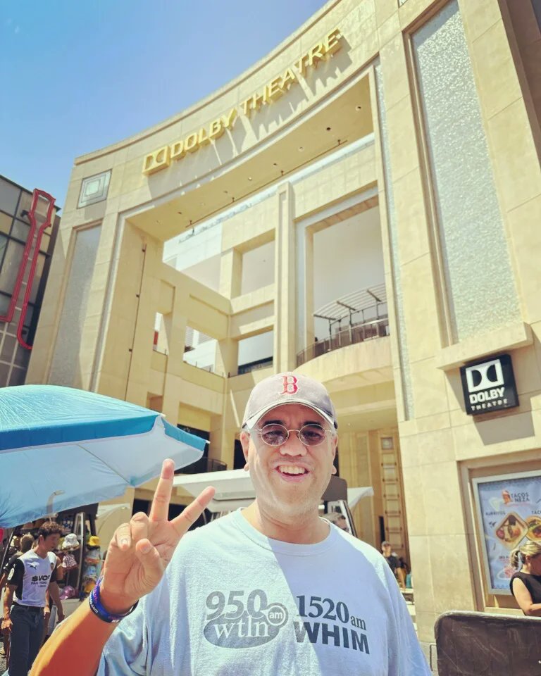 JeffSenas's tweet photo. Snapped a pic in front of the Dolby Theatre along #Hollywood Blvd.😎 #goingback2cali 🌴 https://t.co/8cDVc5x7BG