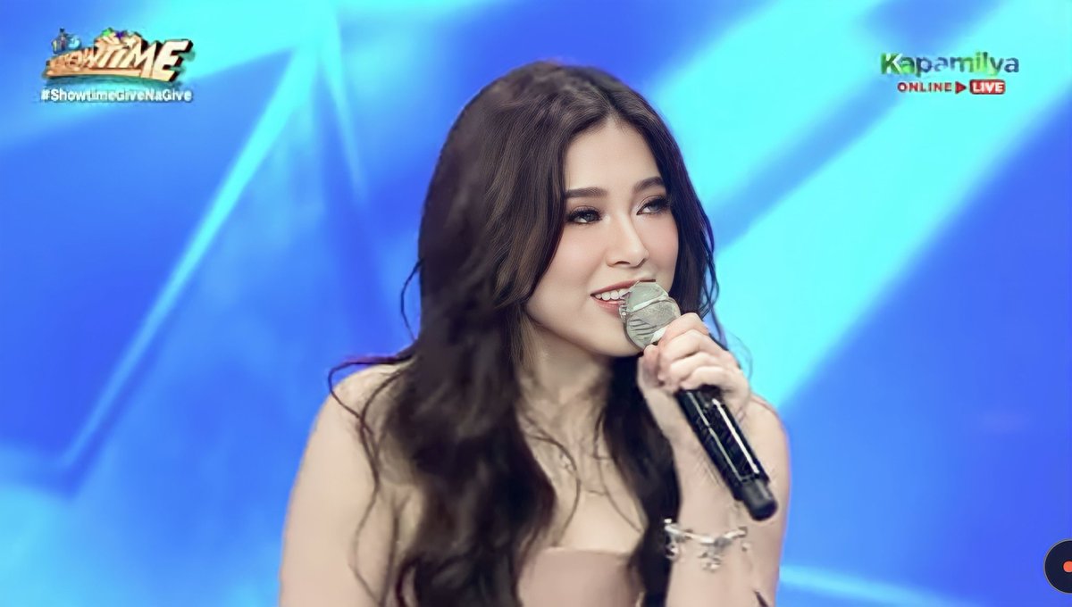 moistats's tweet photo. Glowing Moira!
LOOK: Moira Dela Torre on It's Showtime today. She performed her latest single "Hilom" which is the official soundtrack of Unbreak my heart.
@moiradelatorre
#GoForShowtime https://t.co/PfTUw8zCU4