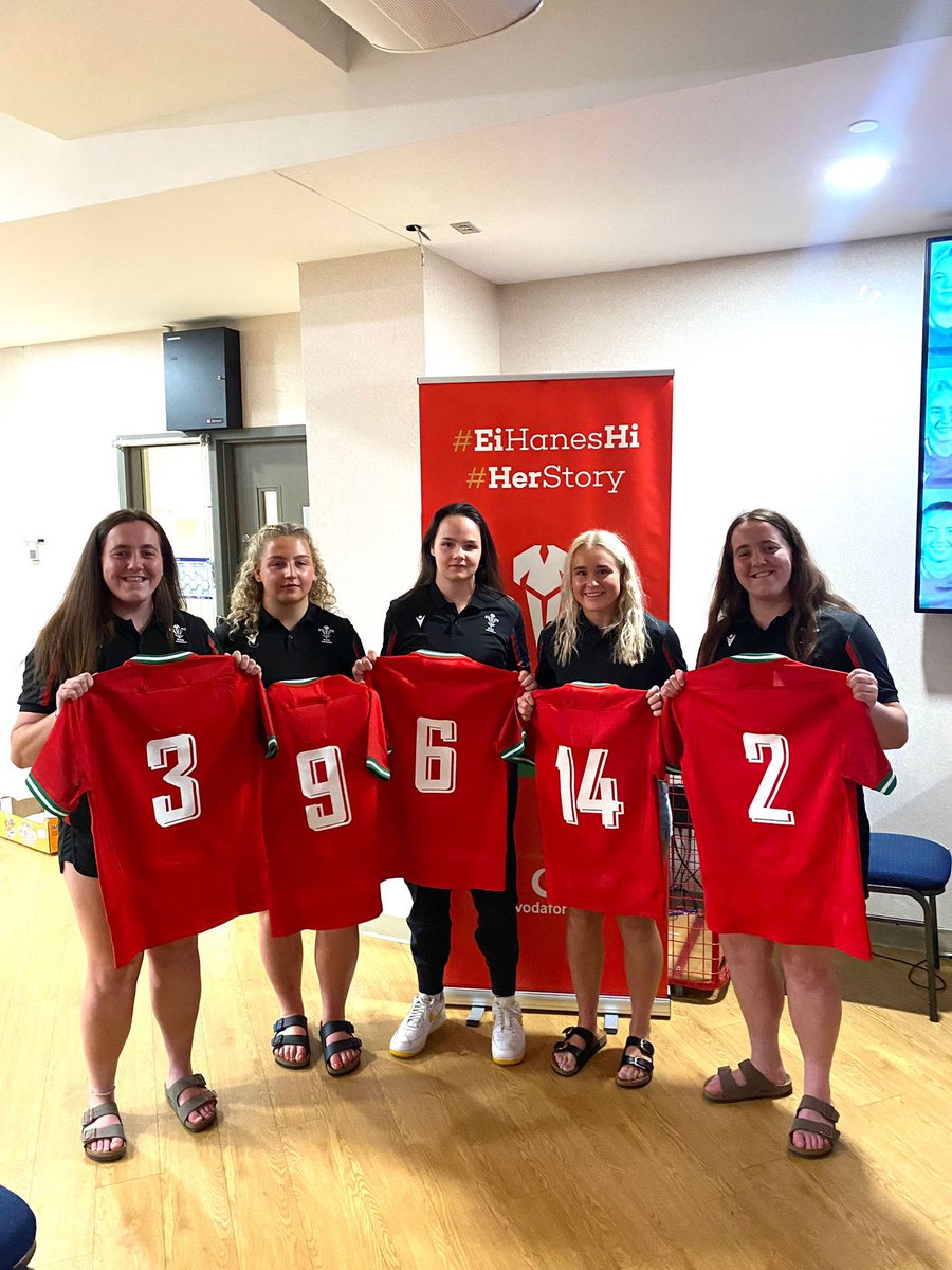 Y PiodPinc tweet media