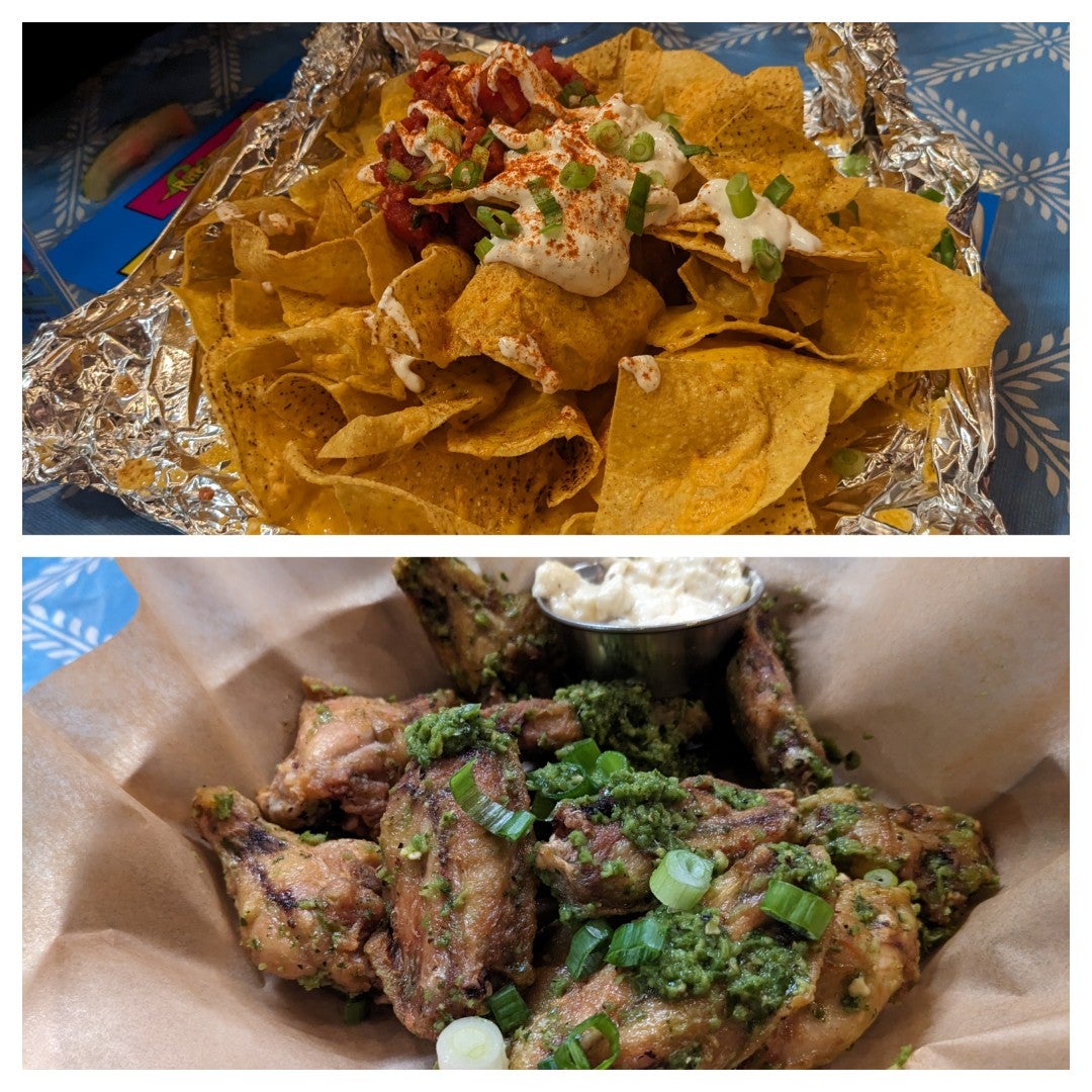 kawayaneh's tweet photo. Old School Nachos and chicken wings. Not bad pub food. (@ Raglan's Bistro in North Vancouver, BC) https://t.co/ylkoGqVGKM https://t.co/qZSjLxOPw7