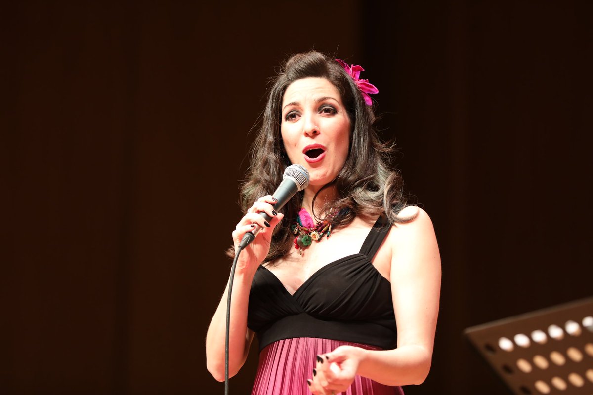HA_Center's tweet photo. Bakı Yay Caz Günlərinin açılışında Heydər Əliyev Mərkəzinin Auditorium zalında Türkiyənin məşhur gitaraçısı Önder Focan Meltem Ege qrupu Bakı Kamera Orkestrinin müşaiyəti ilə çıxış edib.
#heydaraliyevcenter #heydereliyevmerkezi #jazzdays #concert https://t.co/G7sQUiMoav