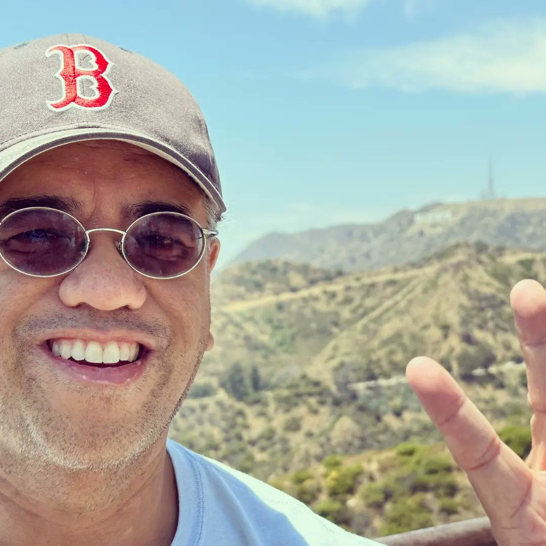 JeffSenas's tweet photo. Finally, I've made it 2 the World Famous #Hollywood sign😎 
#goingback2cali 🌴 https://t.co/M3nr2Dg1kk