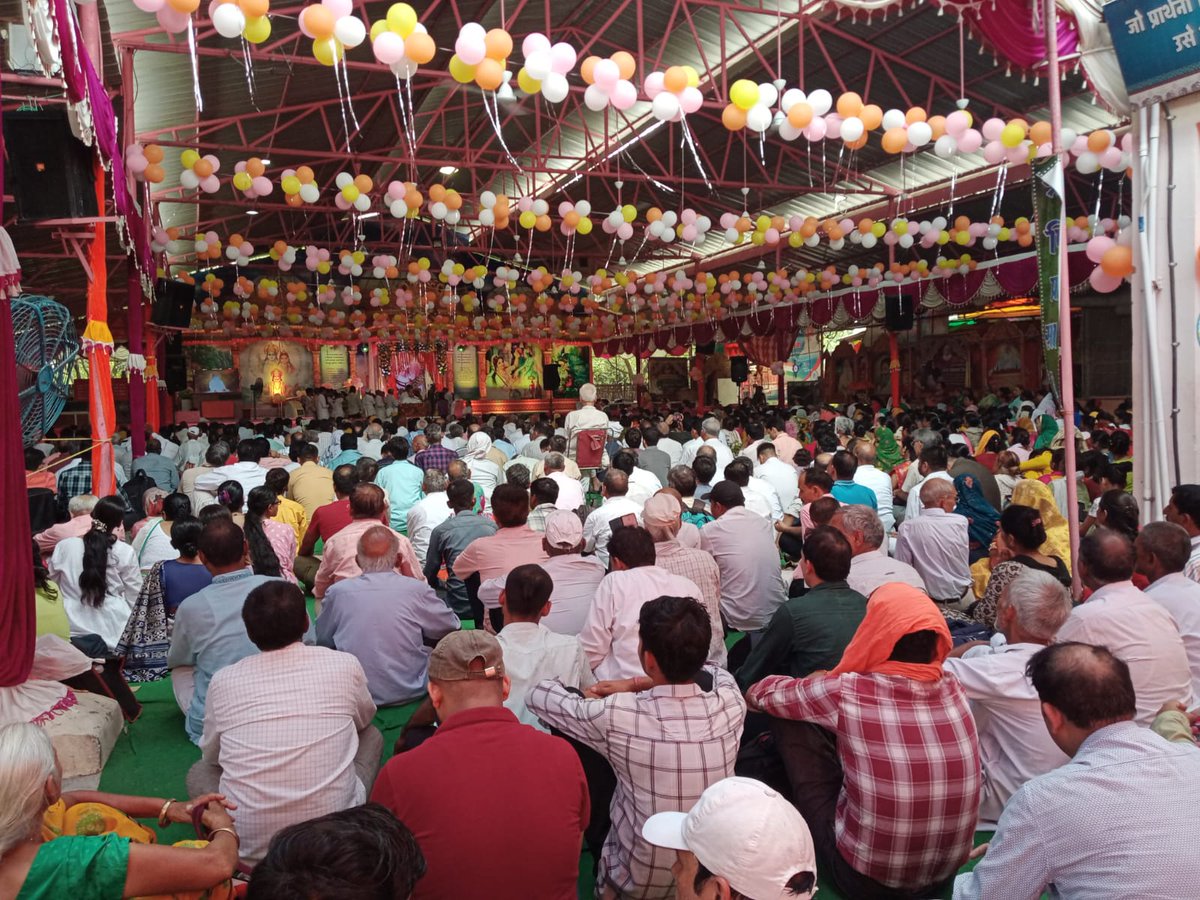 ashramji_delhi's tweet photo. #गुरुपूर्णिमा निमित्त दिल्ली करोलबाग आश्रम में Sant Shri Asharamji Bapu की शिष्या साध्वी रेखा बहनजी के सान्निध्य में सत्संग भजन कार्यक्रम सम्पन्न हुआ जिसमें हजारों की संख्या में भक्तों ने लाभ लिया 👇🏻 https://t.co/zpqCsoUnV0