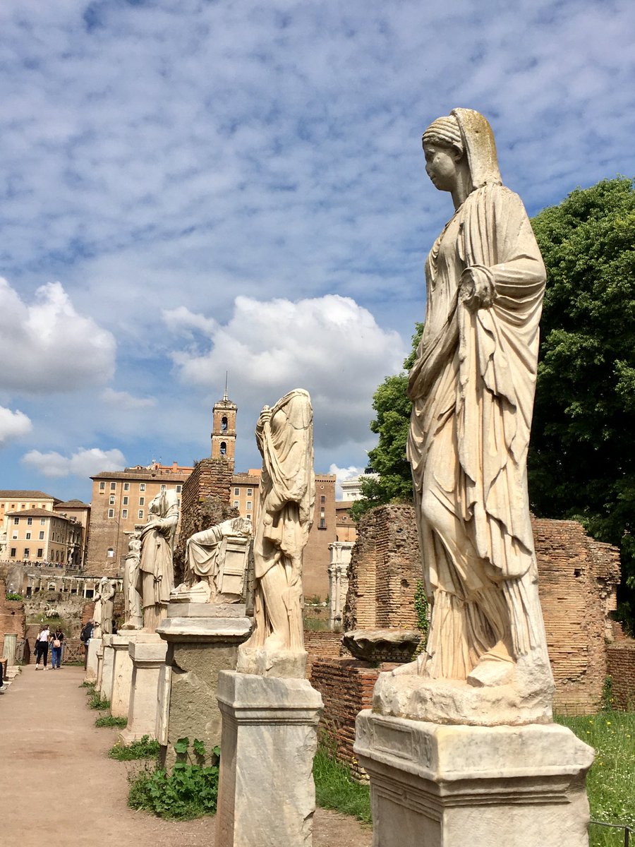 Vestali nella Casa delle Vestali… Foro Romano #Roma 🤍 #Rome