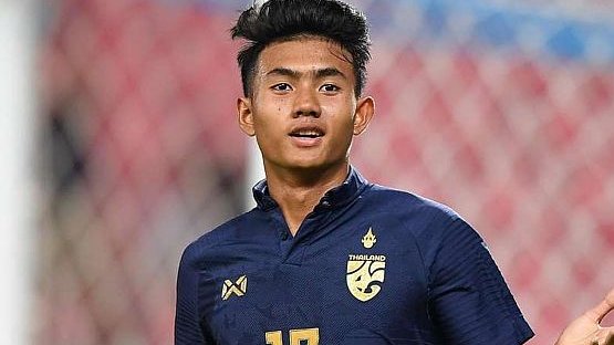 Suphanat Mueanta I Thailand 🇹🇭 Club: Buriam Utd D.O.B: 02/08/02 Position: Winger Height: 1.73m Foot: Right Transfer Value: €700k Stats: 12 caps with 4 goals for Thailand 3x Thailand League winner 5x Thailand Cups AFF Championship winner 19/20 #Football #Thailand