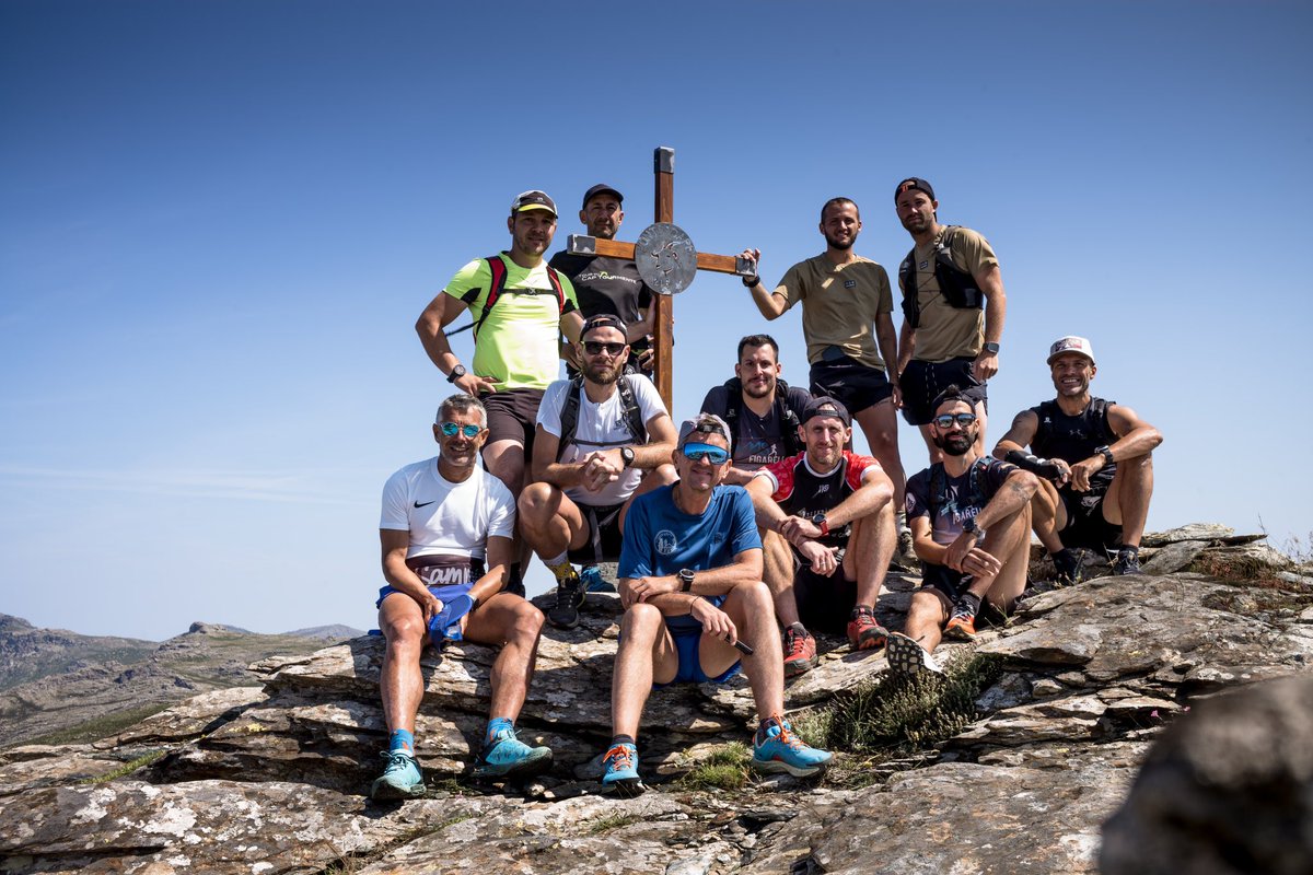 loic_corse2b's tweet photo. Une croix pour le sommet du Monte Capra ✝️

Moment de partage avec l’association sportive de Figarella 

#capicorsu 
#bastia 
#corse https://t.co/8BF48FZr5s