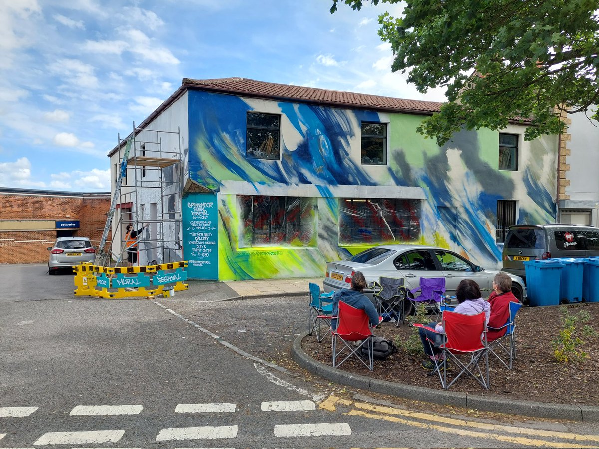 We love it when people stop by and everyone is invited for a sit down.