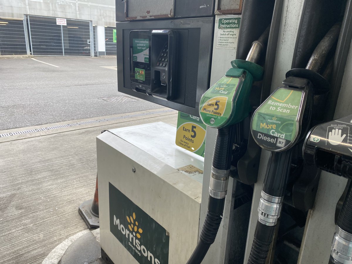 MikeyFox's tweet image. A simple ‘beep’ would&apos;ve made me realise that I needed to press that little display. Rather than stand holding the nozzle like a muppet whist trying to attract the attention of the kiosk person who was clearly ignoring me.

#UX #FundamentalAttributionError