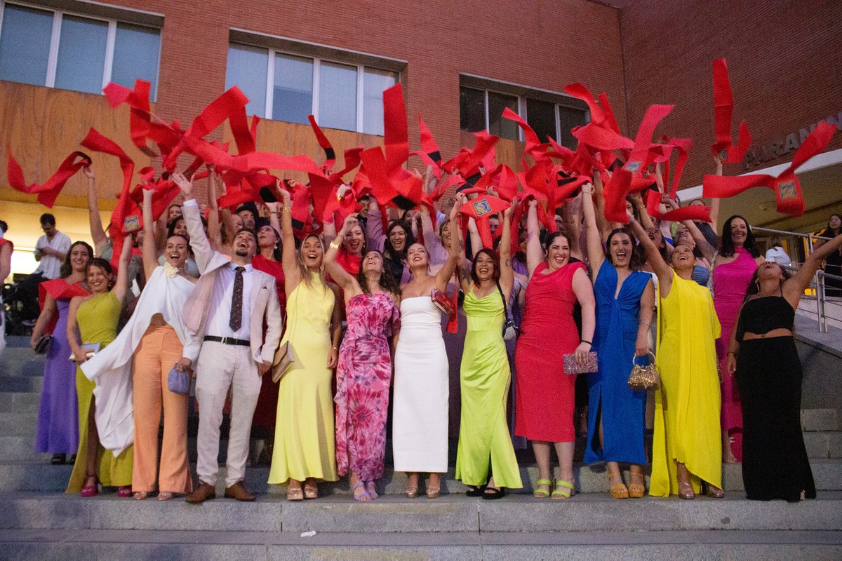 pablodeolavide's tweet photo. Finalizamos los actos de celebración de las ceremonias de egresados y egresadas de nuestra Universidad con la promoción 2019/23 del Grado en Trabajo Social 🎓🎉

Nos despedimos con un 'hasta luego' de nuestros 140 estudiantes graduados que siempre formarán parte de nuestra familia universitaria.

¡Os deseamos mucho éxito en vuestro camino profesional!

#egresadosUPO #trabajosocial