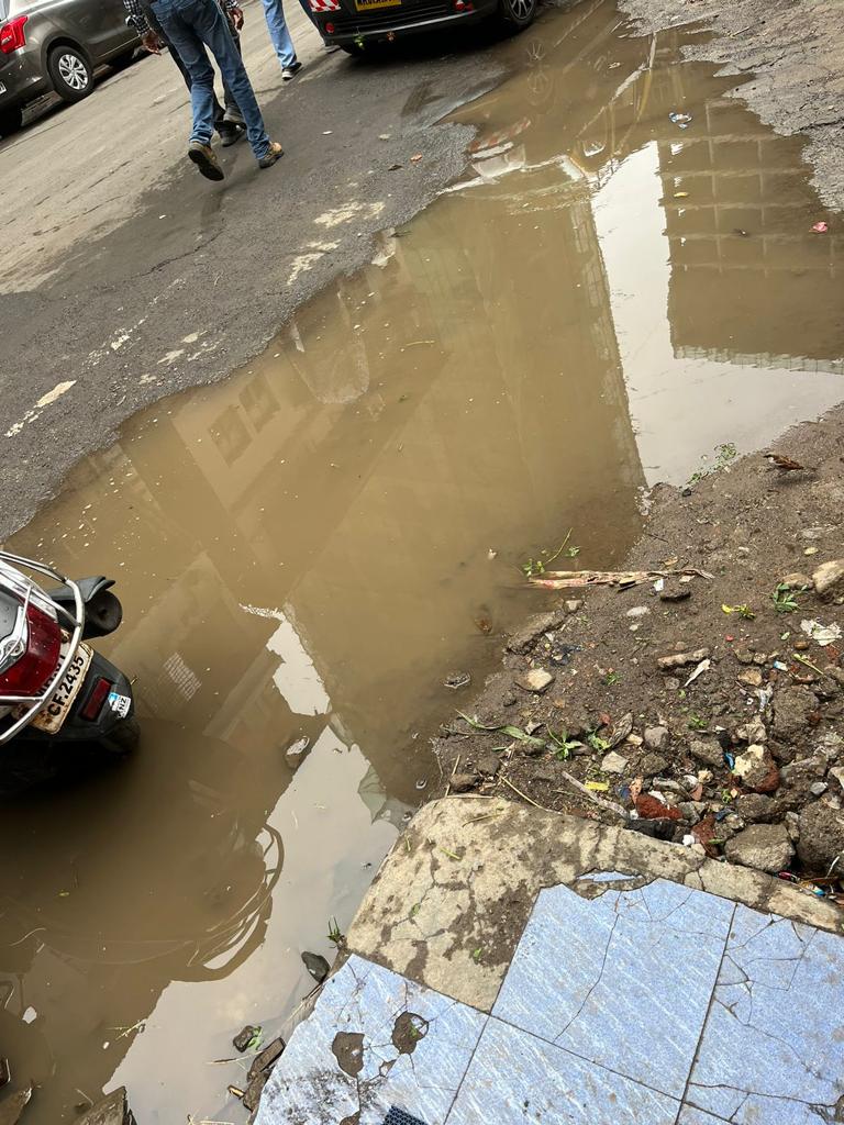 sagar1212's tweet photo. Waterlogging on road since almost month, even after low rainfall the road is getting filled with water and becoming muddy. Kindly help. 
Location- 185, Vankeshwar Mahadev Temple, VP road, Khotachi wadi, Ambewadi, Girgaon, 
@mybmcWardD @bmcmumbai @mybmc https://t.co/vyuYhMsaYS