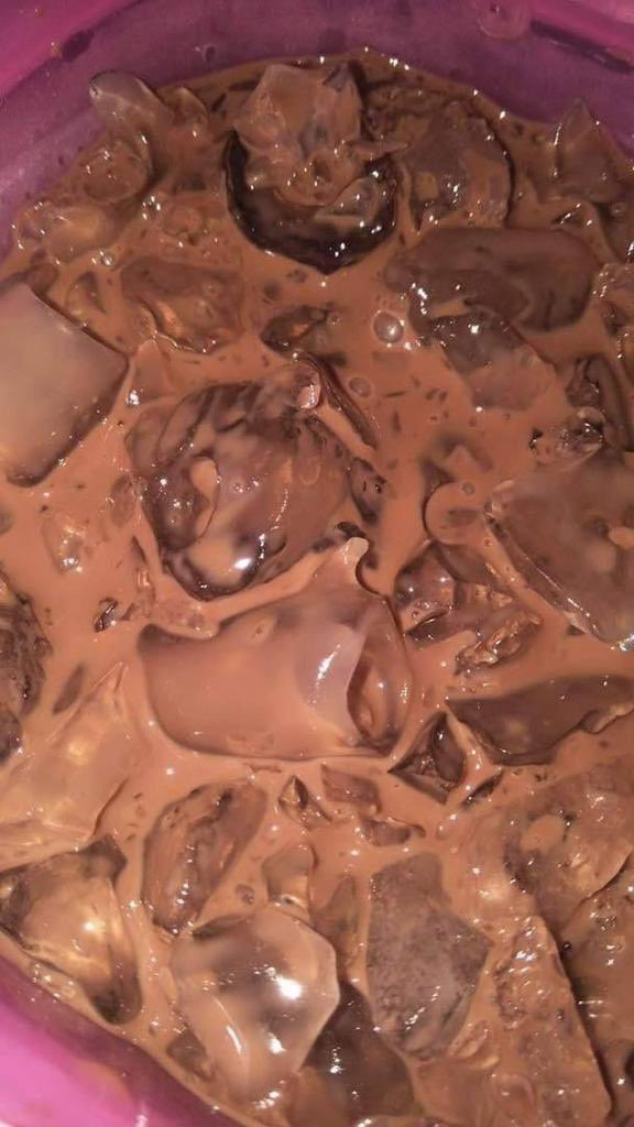 theiceraf's tweet photo. Siapa kat sini peminat Horlicks chocolate ?? 😍😍 Chocolate dia memang rasa berbeza &amp; memang sedap. Lagi lagi bila campur dengan ais, fuhhh memang padu 😋😋 https://t.co/herh0RaEPi