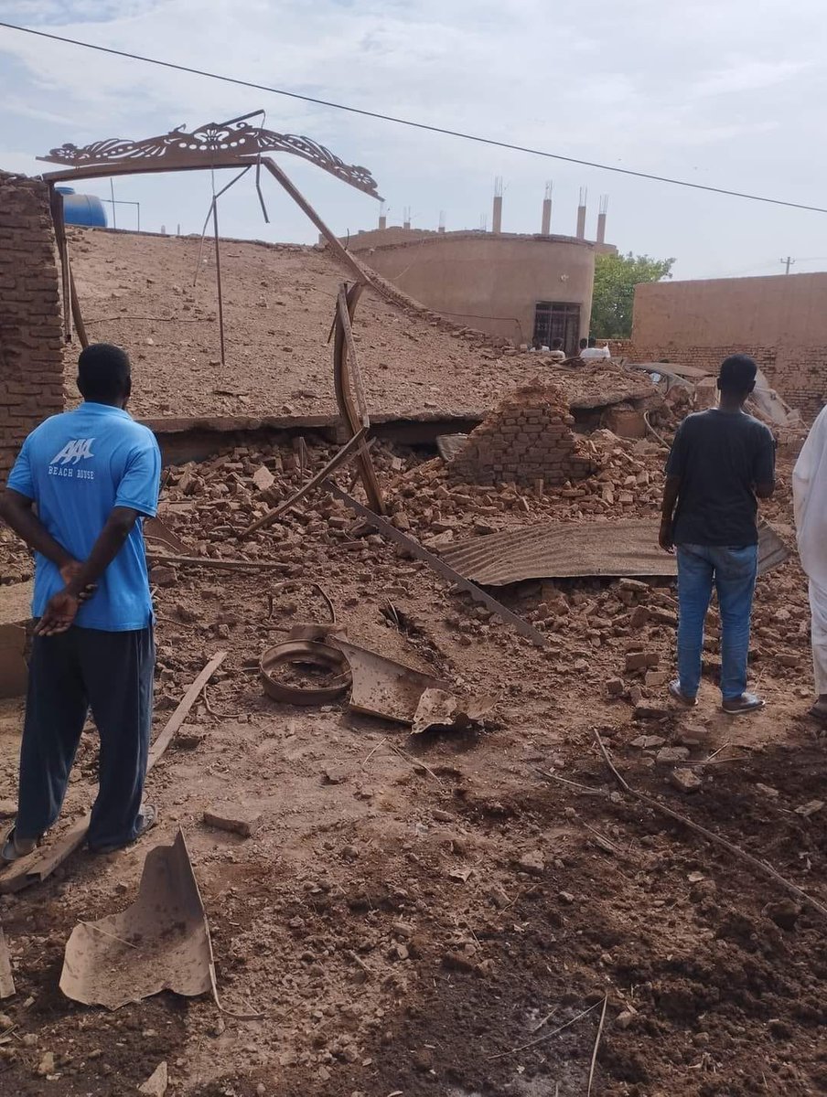 ⭕️ سقوط دانات علي منازل المواطنين في مناطق امبدة..
ربنا يعوضهم و يغطيهم