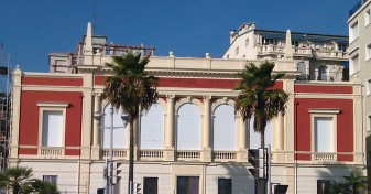 Parcours de santé orale: quelles solutions de proximité? Construction d’un parcours de  santé orale aux Hôpitaux des portes de Camargue par le Dr Sabine Barlette, spécialiste MBD, Marie Ogalla, infirmière coordinatrice et Florian MORNON. Pour s'inscrire: helloasso.com/associations/h…