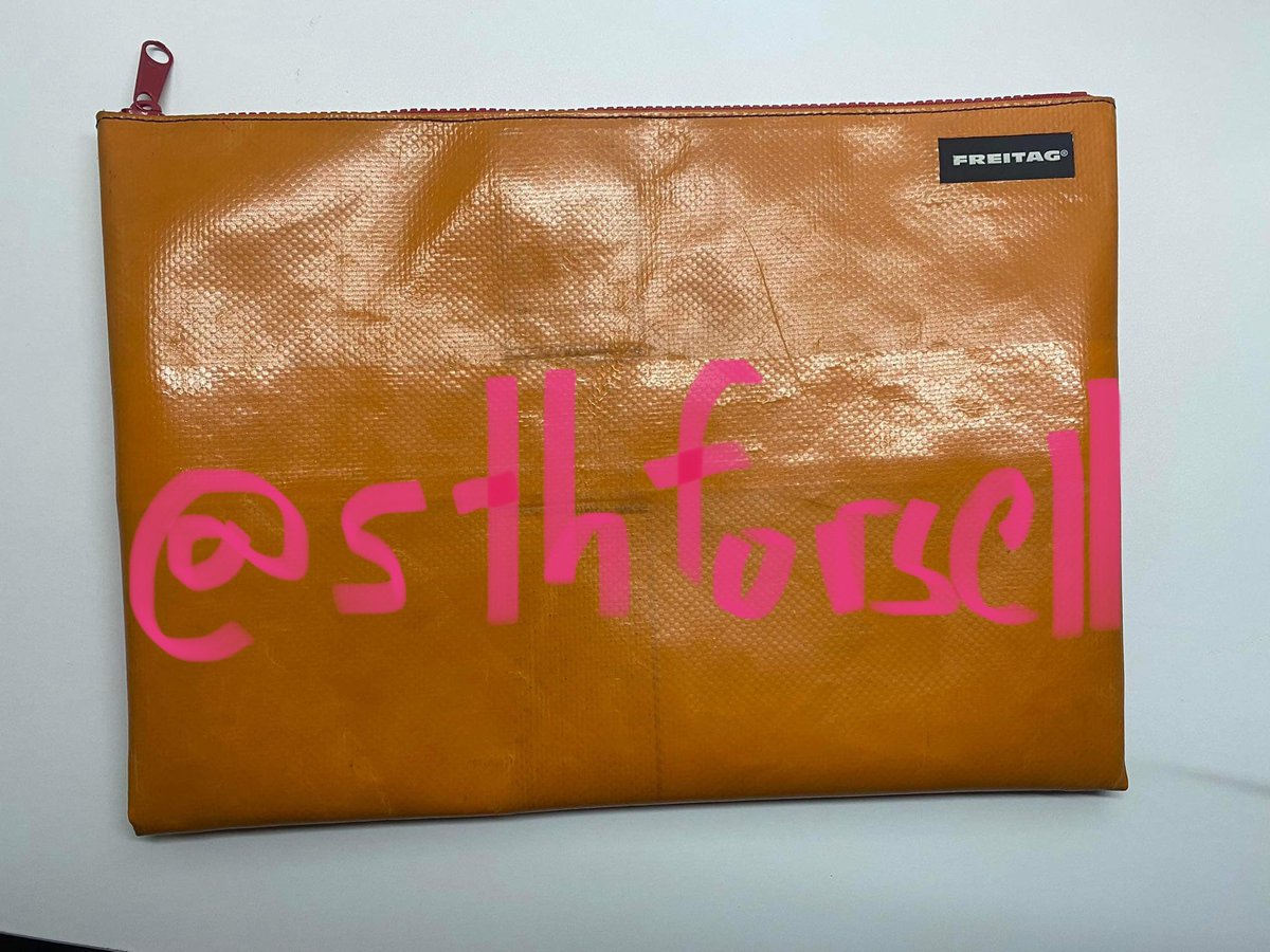 sthforsell's tweet photo. ส่งต่อ Dan ค่า 2,200.-ต่อรองได้ ไม่ค่อยได้ใช้เลย สภาพ 99% ค่ะ #freitag #freitaglover #freitagthailand #ส่งต่อfreitag #ส่งต่อกระเป๋า #กระเป๋ามือสอง https://t.co/ZnVqqYPXiR