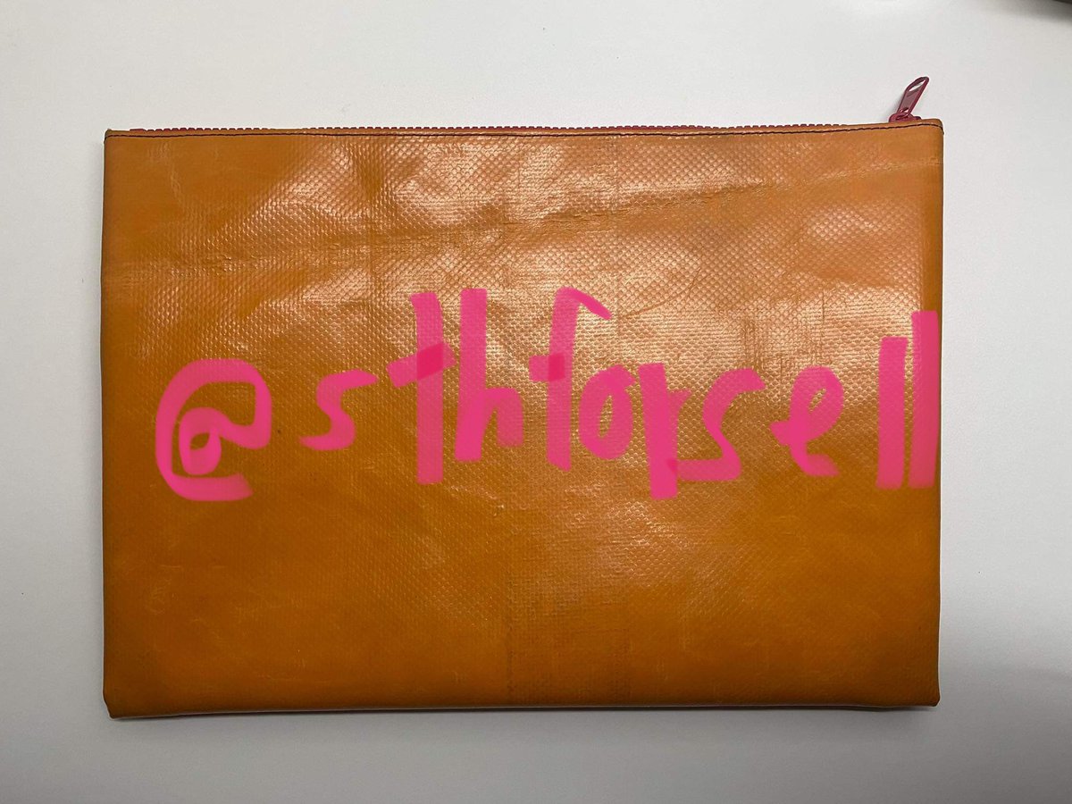 sthforsell's tweet photo. ส่งต่อ Dan ค่า 2,200.-ต่อรองได้ ไม่ค่อยได้ใช้เลย สภาพ 99% ค่ะ #freitag #freitaglover #freitagthailand #ส่งต่อfreitag #ส่งต่อกระเป๋า #กระเป๋ามือสอง https://t.co/ZnVqqYPXiR