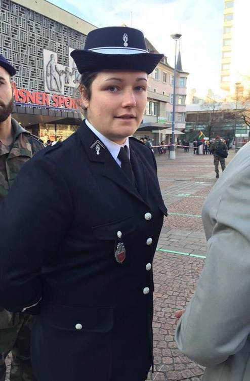 FrenchLivesM's tweet photo. Il y a 3 ans la gendarme Mélanie Lemée était tuée par Yassine El Aziz.
Le jeune délinquant de 26 ans, connu de la justice, circulait sous l’emprise de cocaine et de cannabis, et roulait sans permis.
La violence du choc avait partiellement arraché la jambe de la jeune femme. https://t.co/H5rdeIPrMJ