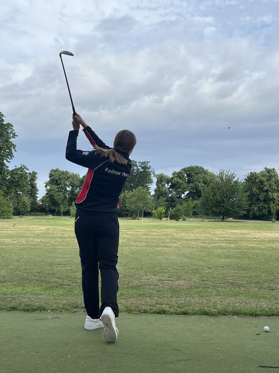 radnorsport's tweet photo. A great opportunity for our last Yr 12 A-Level lesson to get outside the classroom &amp; try golf! ⛳️ 

We applied the course as we went around! #skillclassification #arousal #transferoflearning 📒

Thank you Pete @strawberrygolf for a super lesson! 👍🏻

@RadnorHouseTW #courage https://t.co/32LZDK4S2w