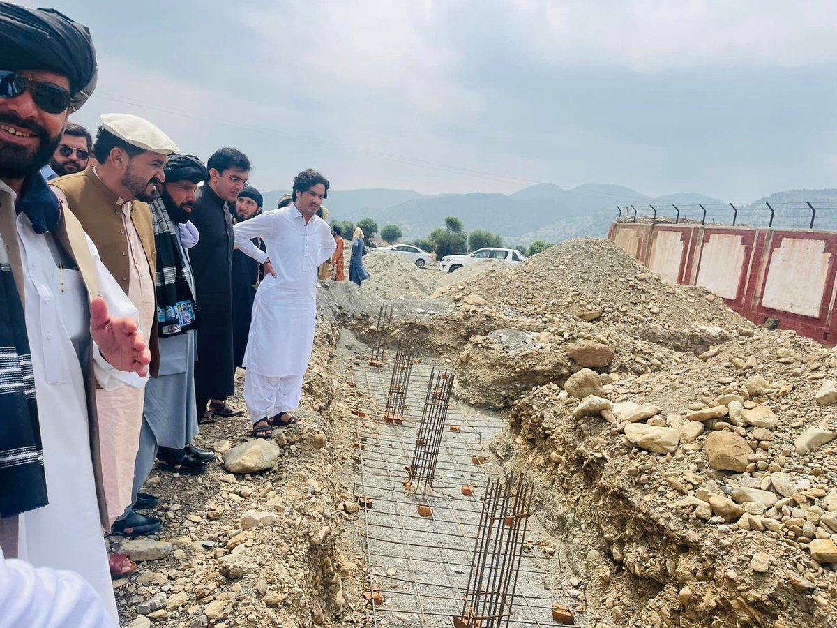 NDM_Official's tweet photo. شمالی وزیرستان: نیشنل ڈیموکریٹک موومنٹ کے چئیرمین محسن داوڑ کا تحصیل دوسلی کا دورہ 

 اس موقع پر علاقے کے مشران اور نوجوانوں سے ملاقات کی اور دوسلی کے لئے منظور شدہ ہائیر سیکینڈری اسکول کا افتتاح کیا https://t.co/kLKXeosL27
