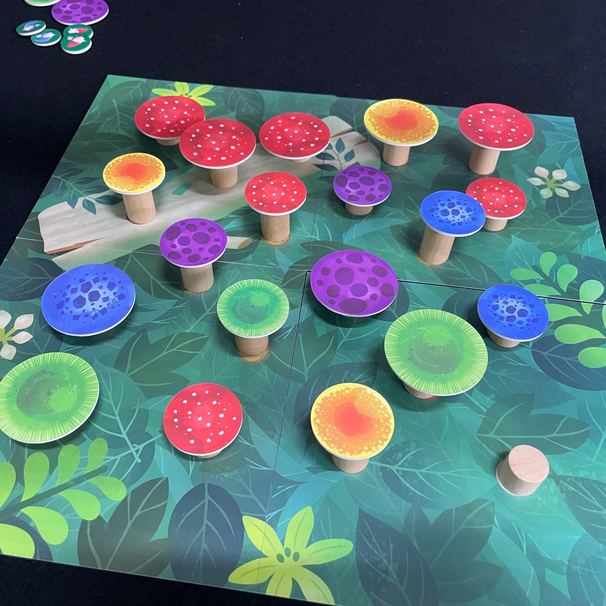 3rdplanet's tweet photo. Played #MushSmash on 2023-07-04 with 2 players, winning score: 11 #bgstats #bgg #boardgames #맛슈스마슈 #보드게임 #soragamestudio 불쌍한 난쟁이의 버섯 수확 스릴러. 후후후. 불쌍하다. 내 난쟁이. https://t.co/qWWpeDg3Pn