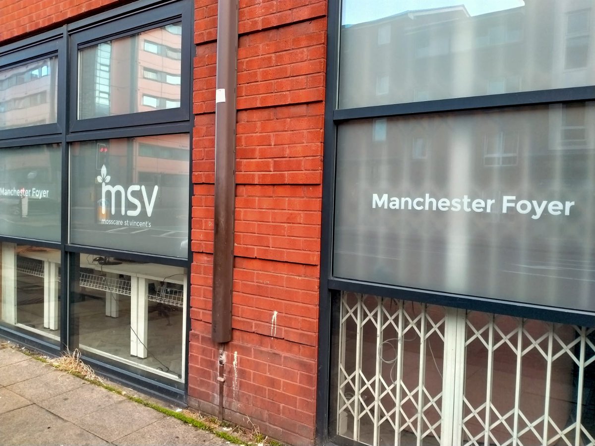 MCR_Charity's tweet photo. We went to Manchester Foyer last night, a brilliant facility where young Mancunians who end up homeless can learn to live independently.

We held a drop-in session for ambitious residents about our #ManchestersRisingStarsFund &amp; encouraged them to apply for our support! 🌟 https://t.co/DA8J9DnAKT