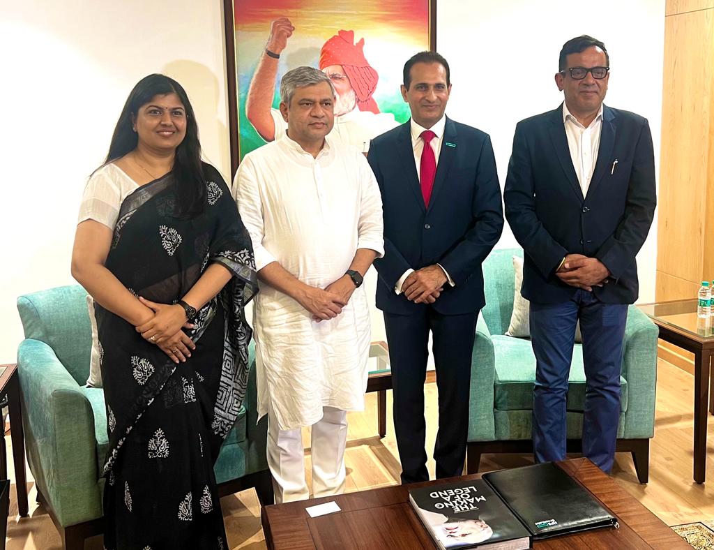AshwiniVaishnaw's tweet photo. Welcome the decision of @HPE (Hewlett Packard Enterprises) to start manufacturing high-end servers in India.
#MakeInIndia https://t.co/INklqxU9zi