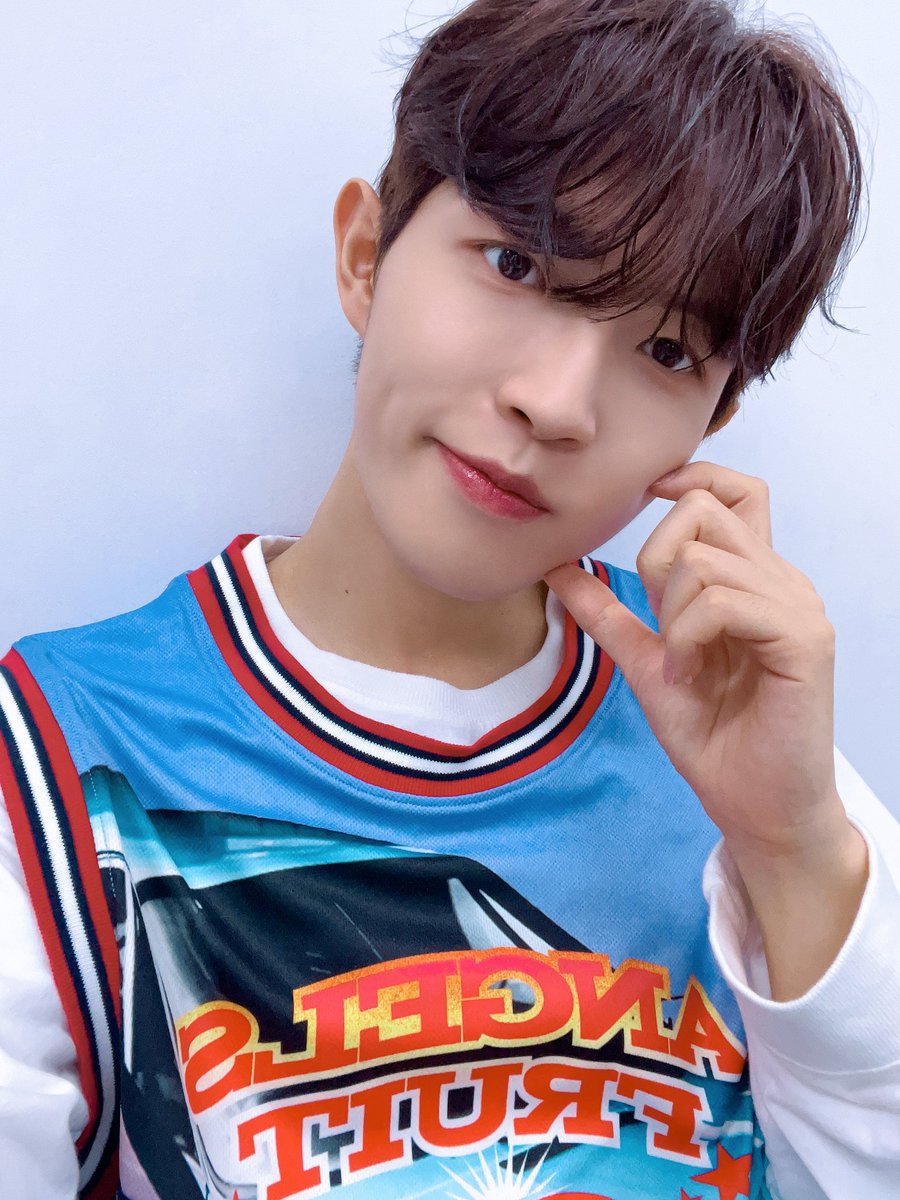 KJH_officialtwt's tweet photo. [#째니의발자국🐾]

#더쇼 와 함께 시작하는 3주차!

윈드와 함께 이곳저곳
접수 중인 명창강쥐 째니 ❤🔥

윈드와 함께라면
어디든지 갈 수 있다구!

째니 손 잡고 끝까지
함께할 윈드 여기여기 모여라 😎

#김재환 #KIMJAEHWAN 
#JAM #개이득 https://t.co/hBVJo7JXY7