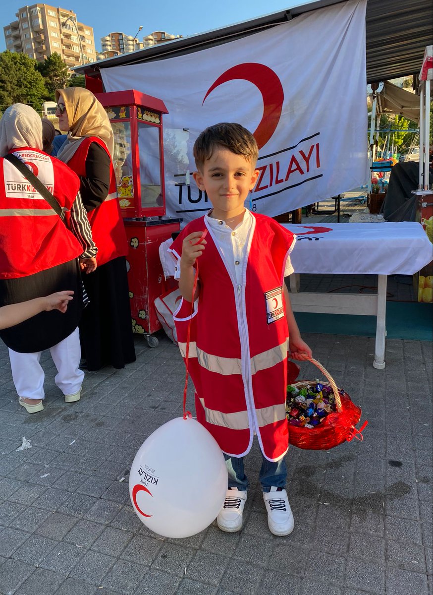 📍GEMLİK

Gemlik Kızılay Şubemizin düzenlemiş olduğu depremden etkilenen ve ihtiyaç sahibi ailelerimizle bayramlaşma programına kadın gönüllülerimiz ile katılarak ikram dağıtımında destek olduk.