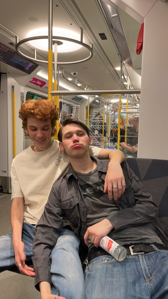 oriolfx's tweet photo. Said fuck it and went to visit some Fortnite friends in Sweden https://t.co/hiksod066M