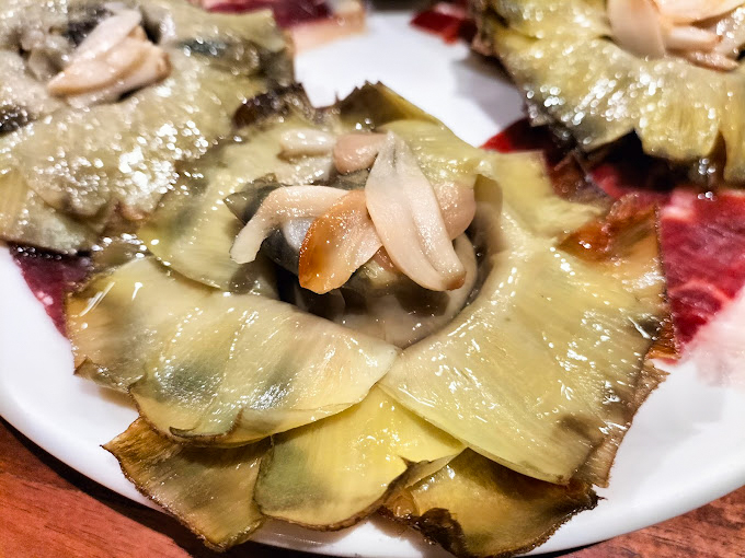 HRMANOLOMAYO's tweet photo. Flor de alcachofas. Otra delicia que no te puedes perder en Mayo Sevilla 🌸😋

.   .   .

📞 645 594 739
🌐 https://t.co/tccQsSTx4a
📍Reyes Católicos, 4 (bajos Hotel Bécquer)

#MayoSevilla #RestauranteMayoSevilla #ComerEnSevilla https://t.co/YwkHdAbTuF